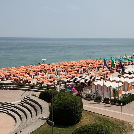 Hotel Cristallo Фано Екстериор снимка