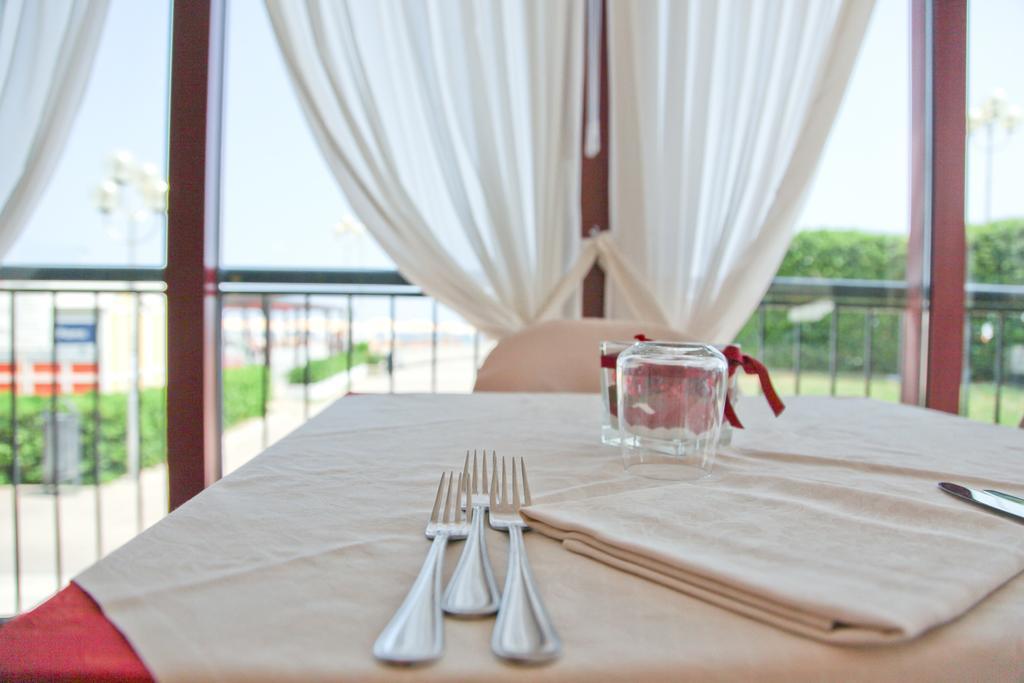 Hotel Cristallo Фано Екстериор снимка
